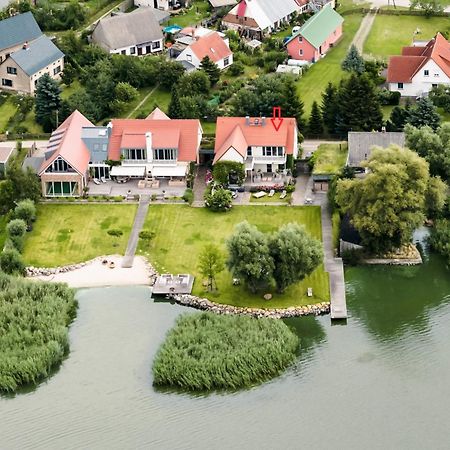 Peeneblick - Traumhaus In Exklusiver Direktlage Am Wasser Mit Eigenem Bootssteg Fuer 8 Personen Rankwitz Luaran gambar