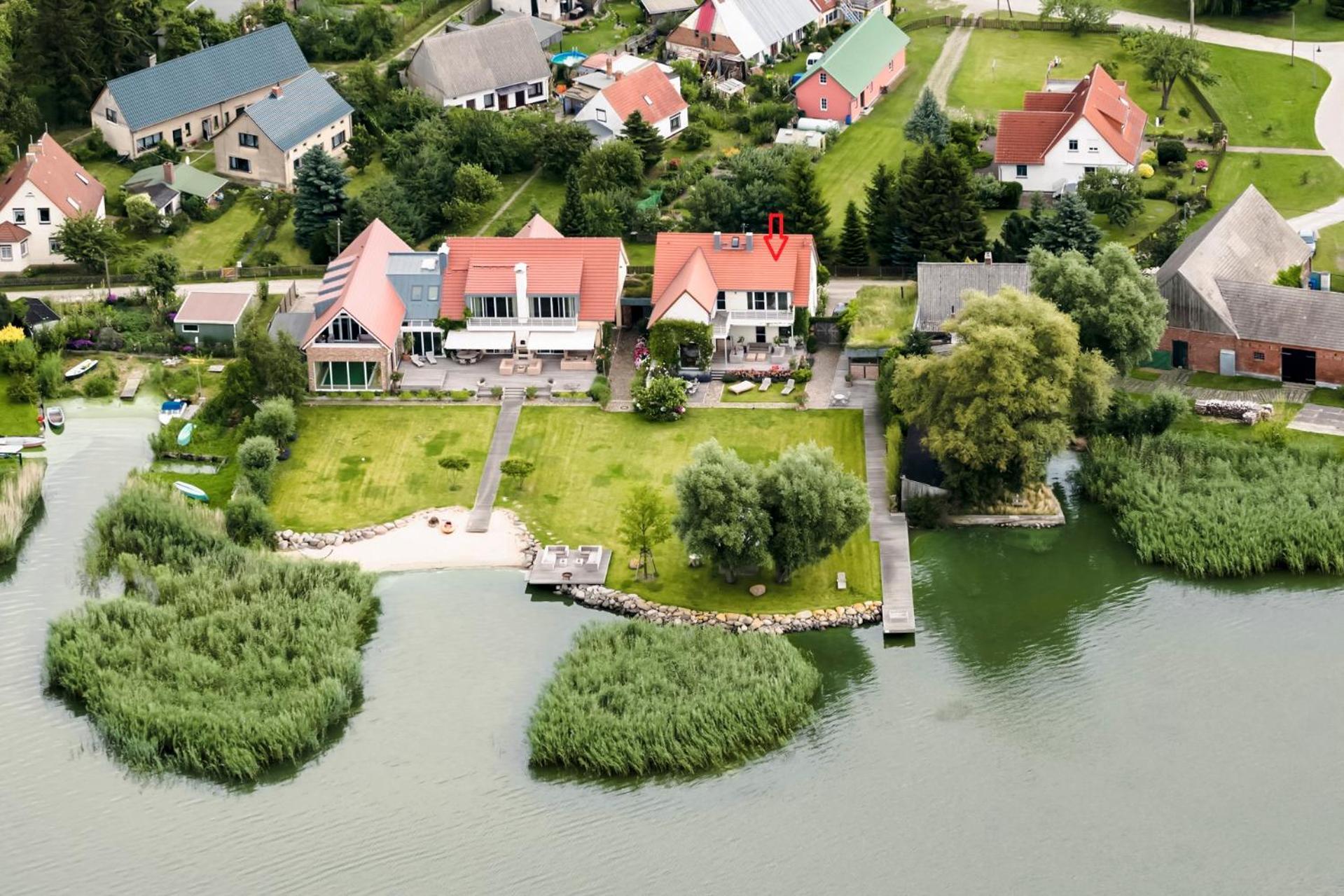 Peeneblick - Traumhaus In Exklusiver Direktlage Am Wasser Mit Eigenem Bootssteg Fuer 8 Personen Rankwitz Luaran gambar